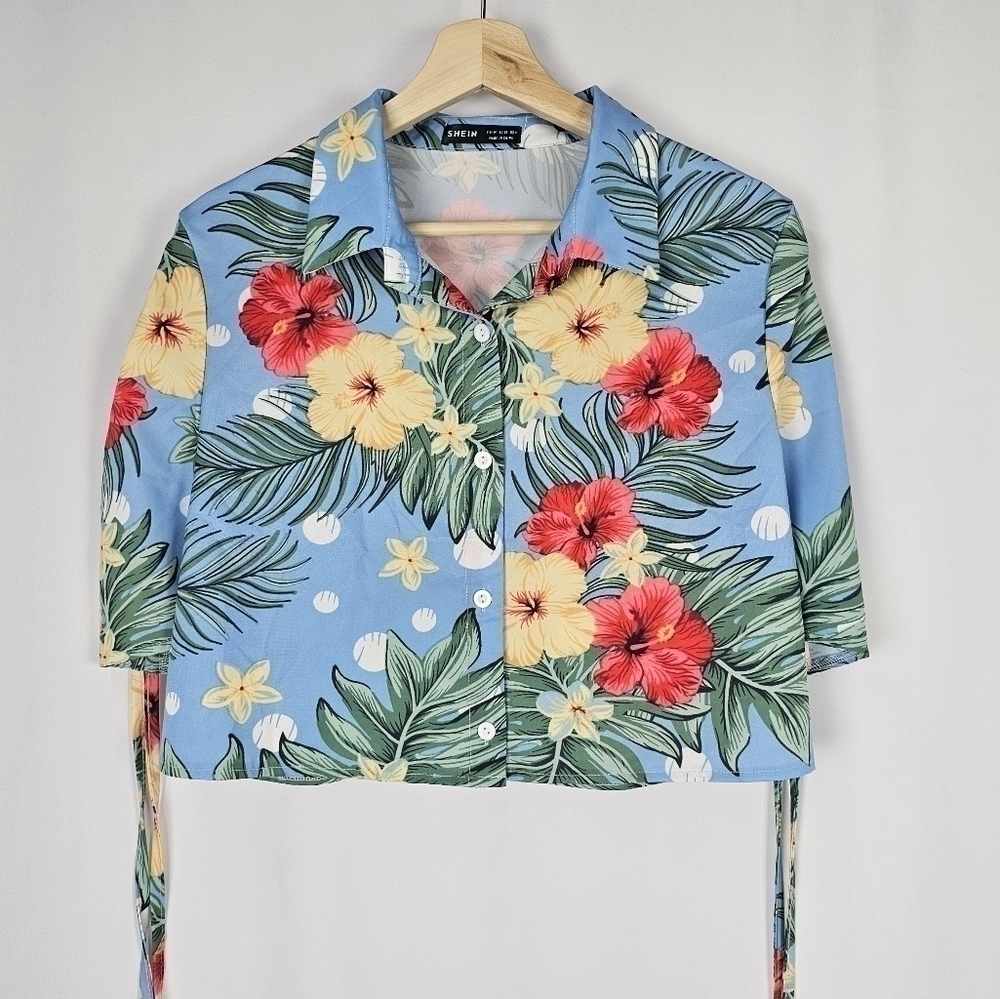 Hawaiian Button Down Shirt  with Drawstring Sleeves Size Medium